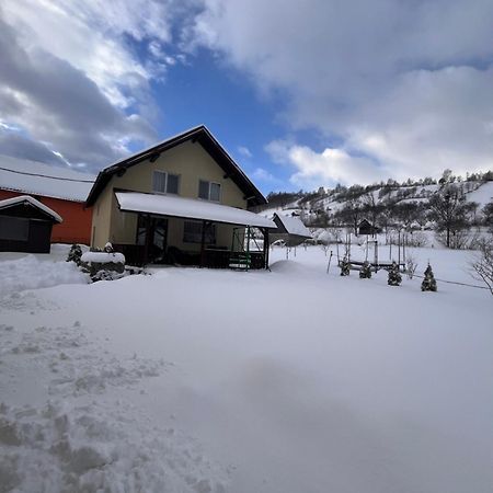 Вилла Casa In Curte La Zavate Бран Экстерьер фото