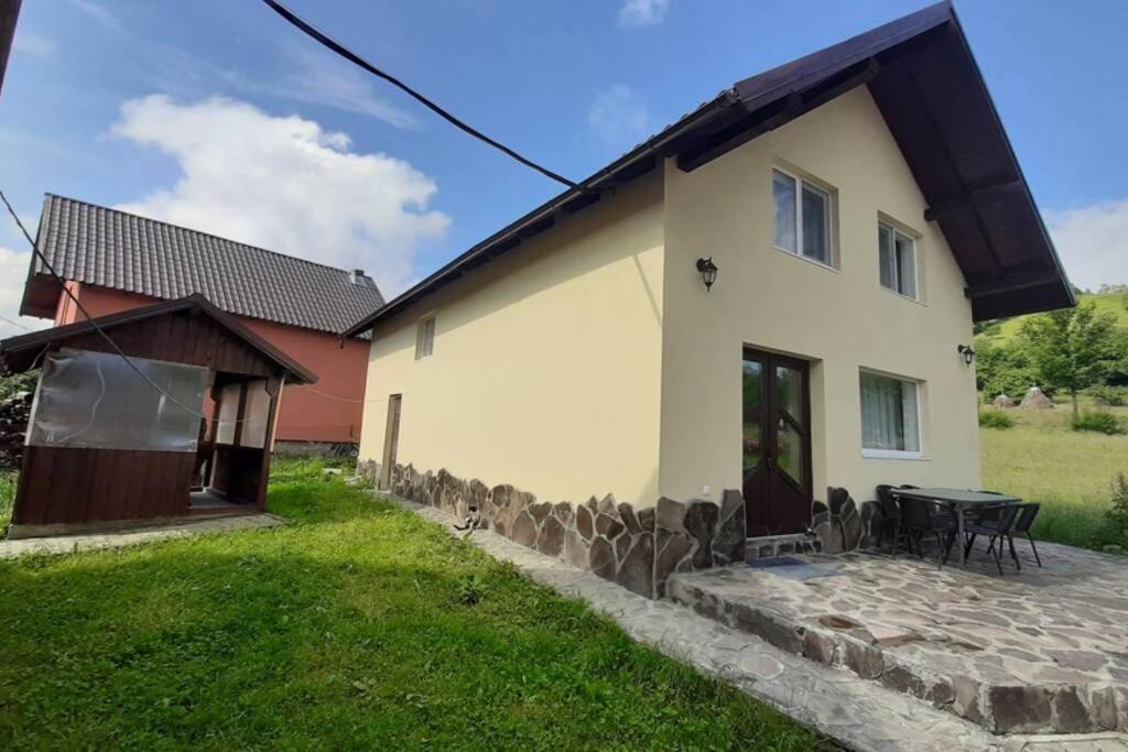 Вилла Casa In Curte La Zavate Бран Экстерьер фото